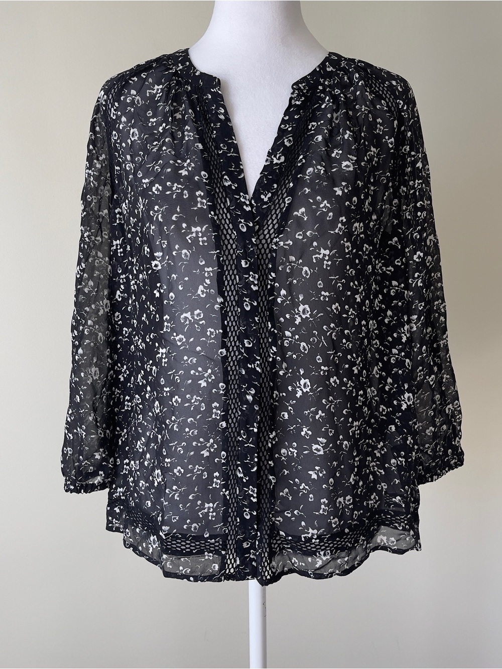 Joie Women’s Silk Black & White Floral Semi Sheer Button-Front 3/4 Sleeve Blouse